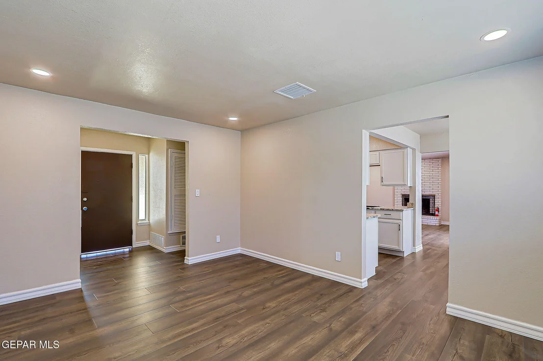 Photo of 7131 Clemente Avenue