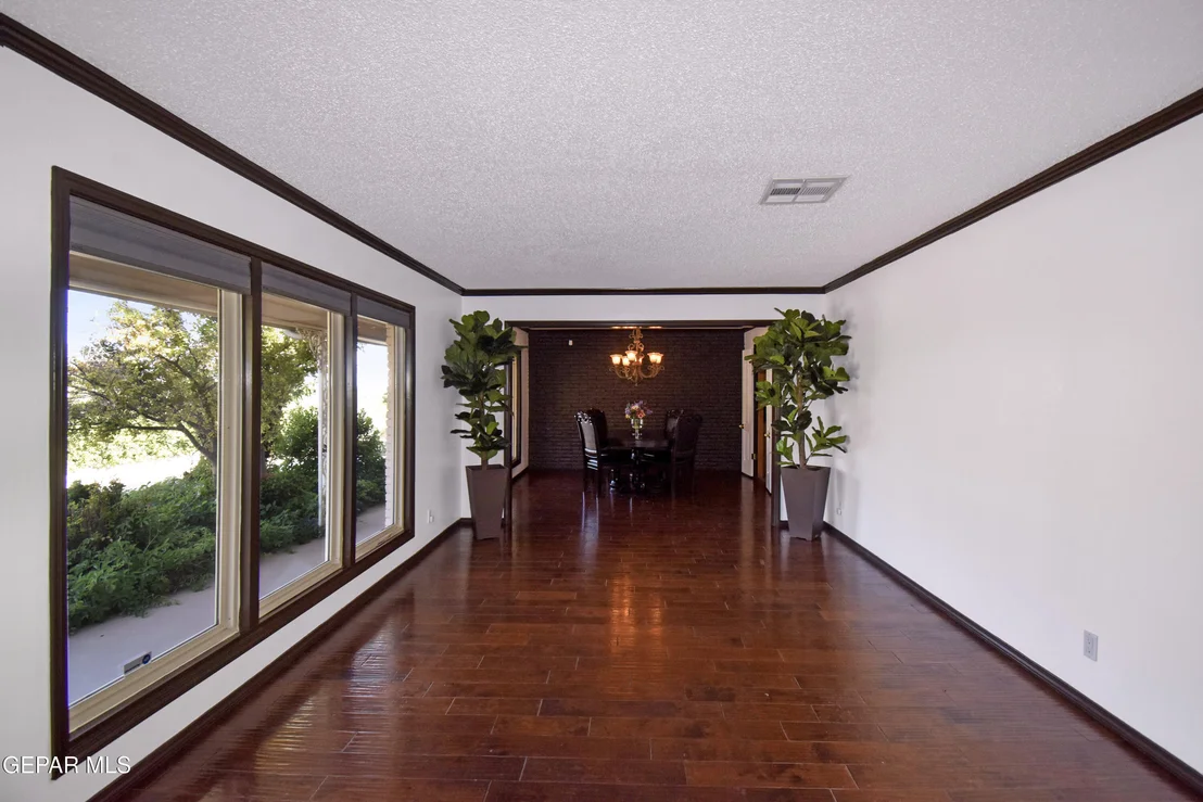 Photo of 849 River Oaks Drive