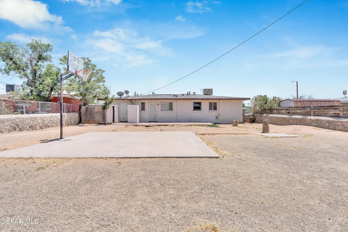 Photo of 7605 Parkland Drive