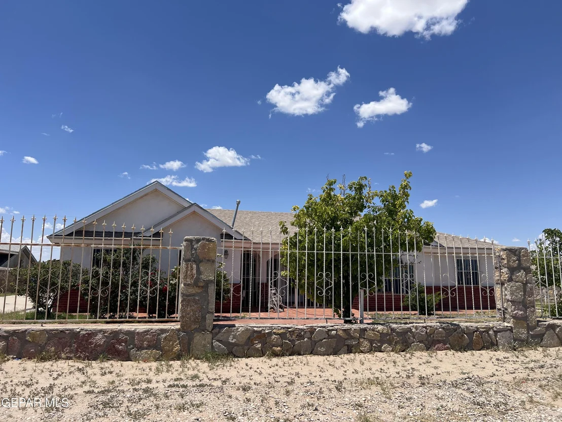 Photo of 225 PEYTON Road