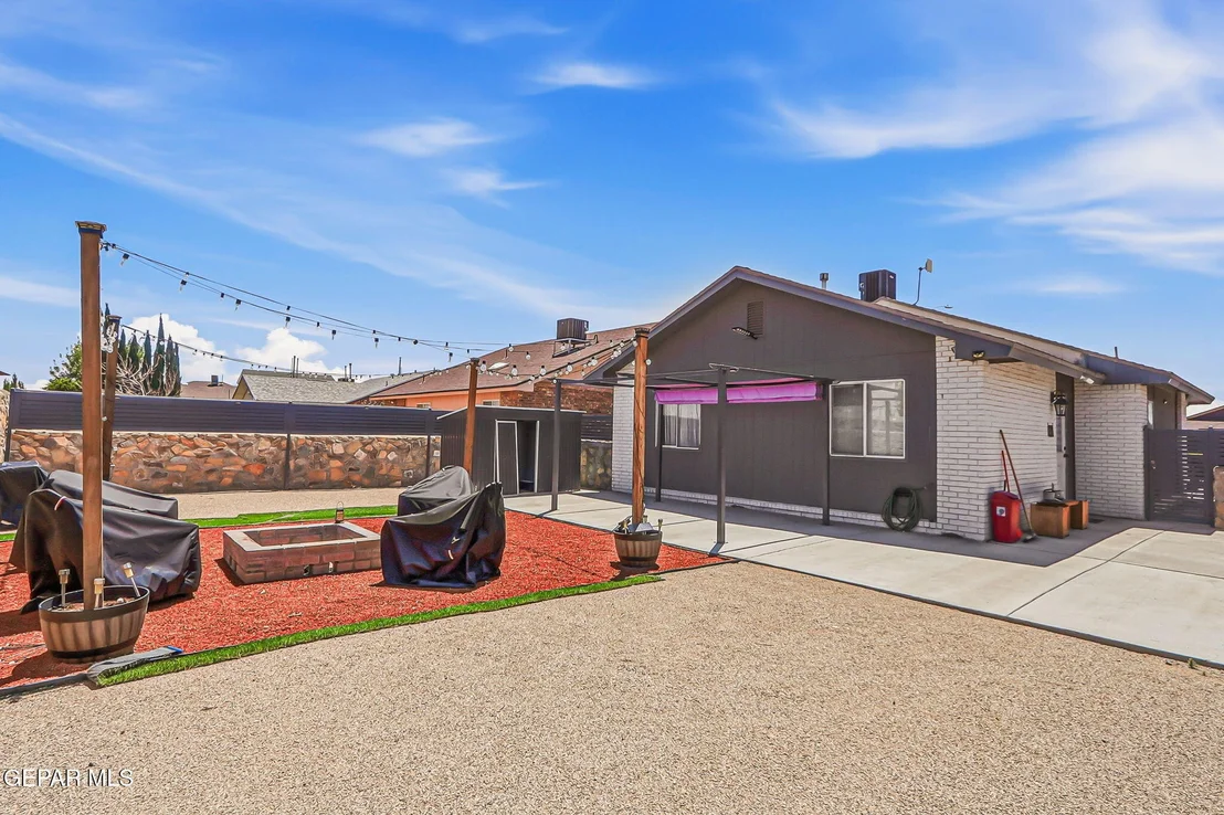 Photo of 2802 CASTLE HILL Circle