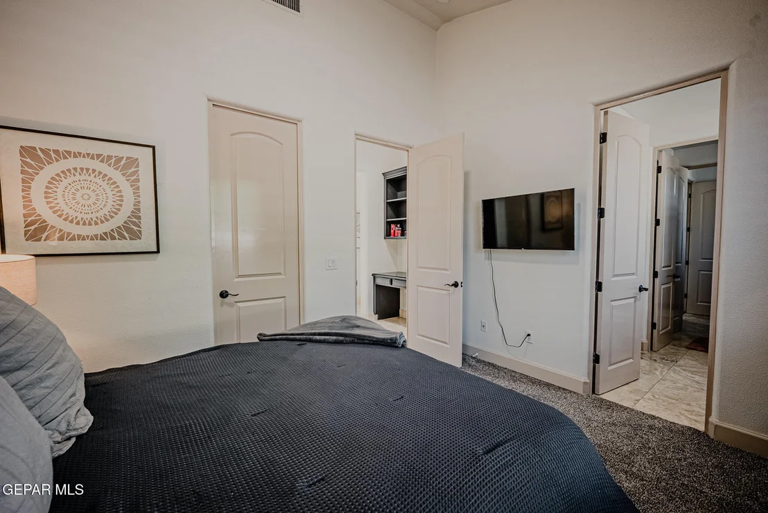 Photo of 6236 FRANKLIN HAWK Avenue