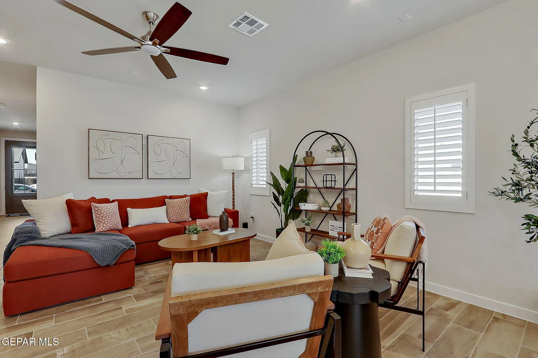 Photo of 924 Nayland Place