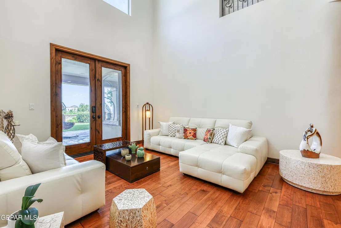 Photo of 6309 VIA SERENA Drive