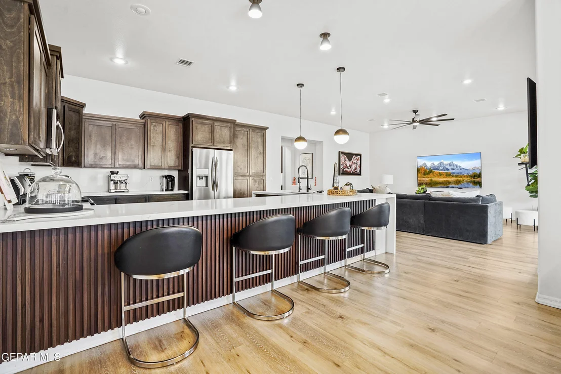 Photo of 5500 VALLEY OAK Drive