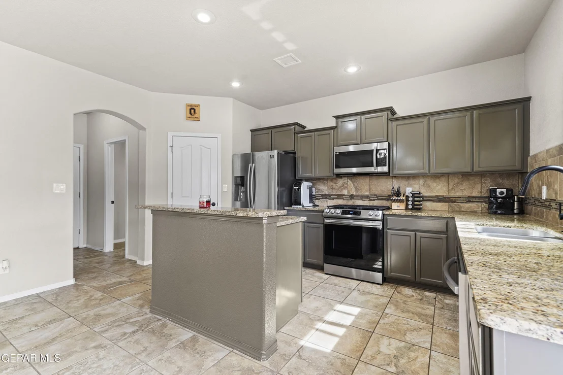 Photo of 14648 MEADOW LAWN