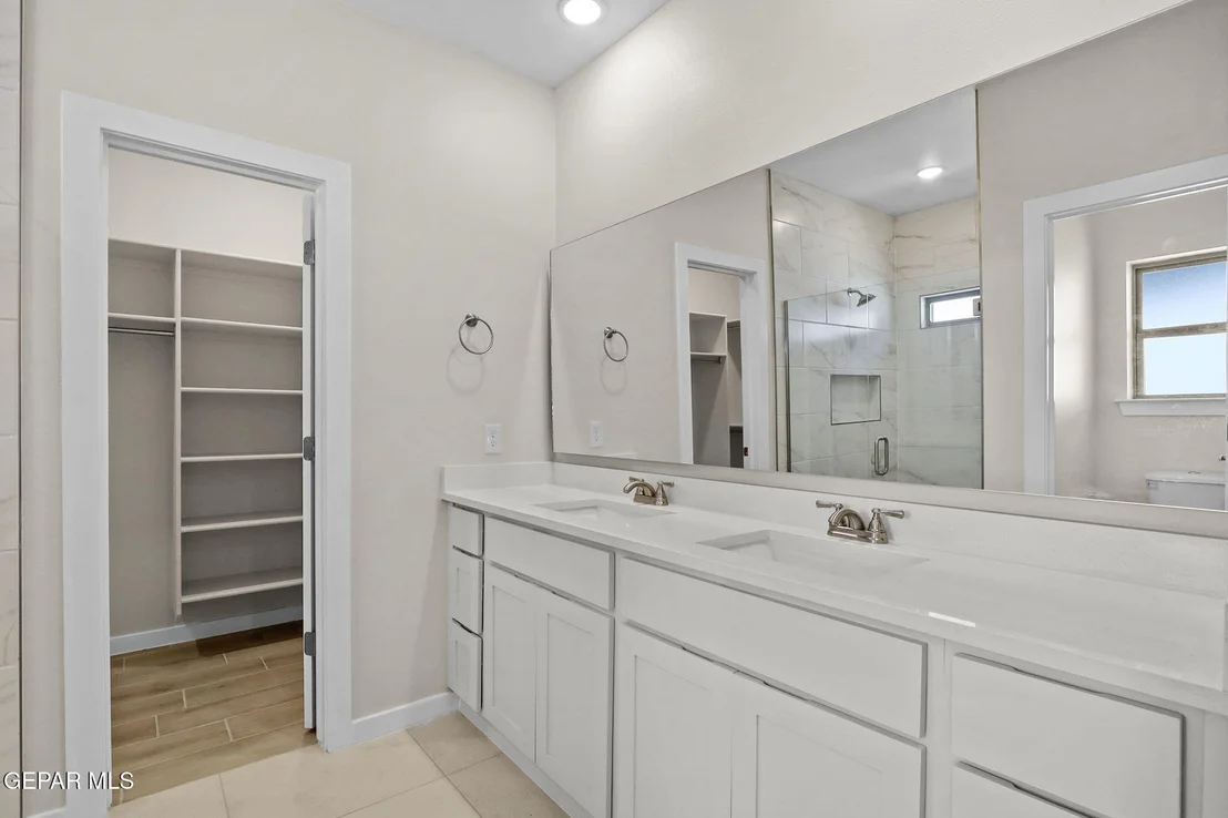 Photo of 976 Barbara Ct Avenue