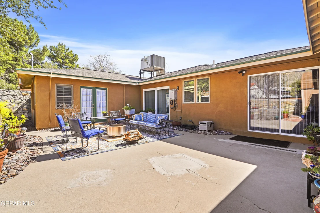 Photo of 1109 WHITAKER Lane