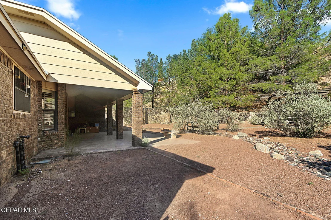 Photo of 860 HEMPSTEAD Drive