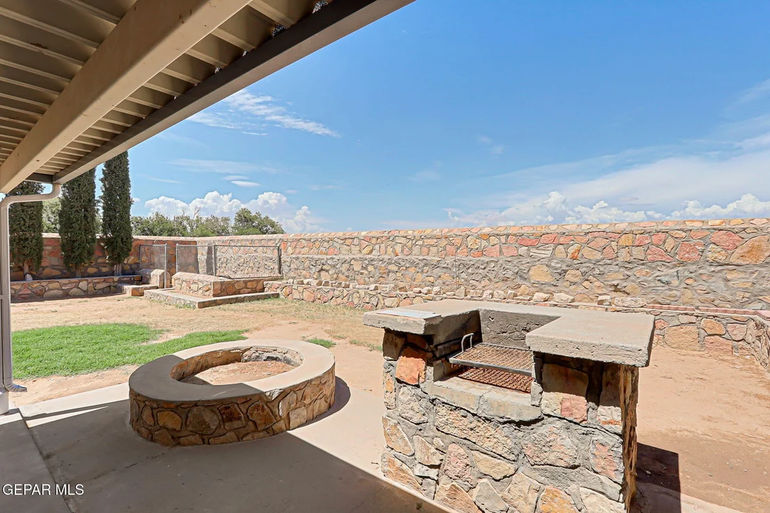 Photo of 9281 NOTTINGHAM Drive