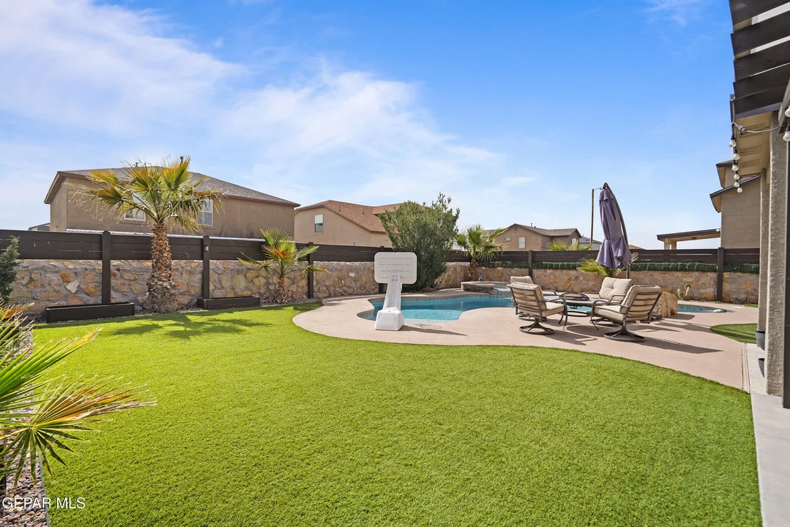 Photo of 14648 MEADOW LAWN