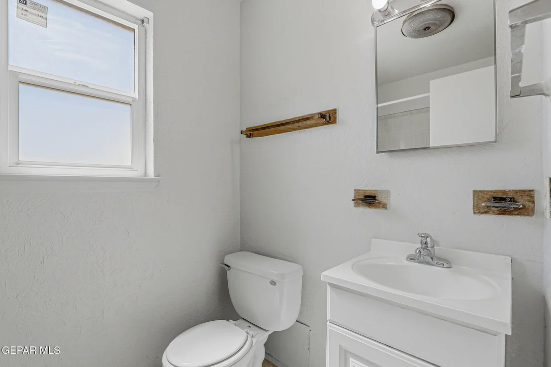 Photo of 8400 FURMAN Place
