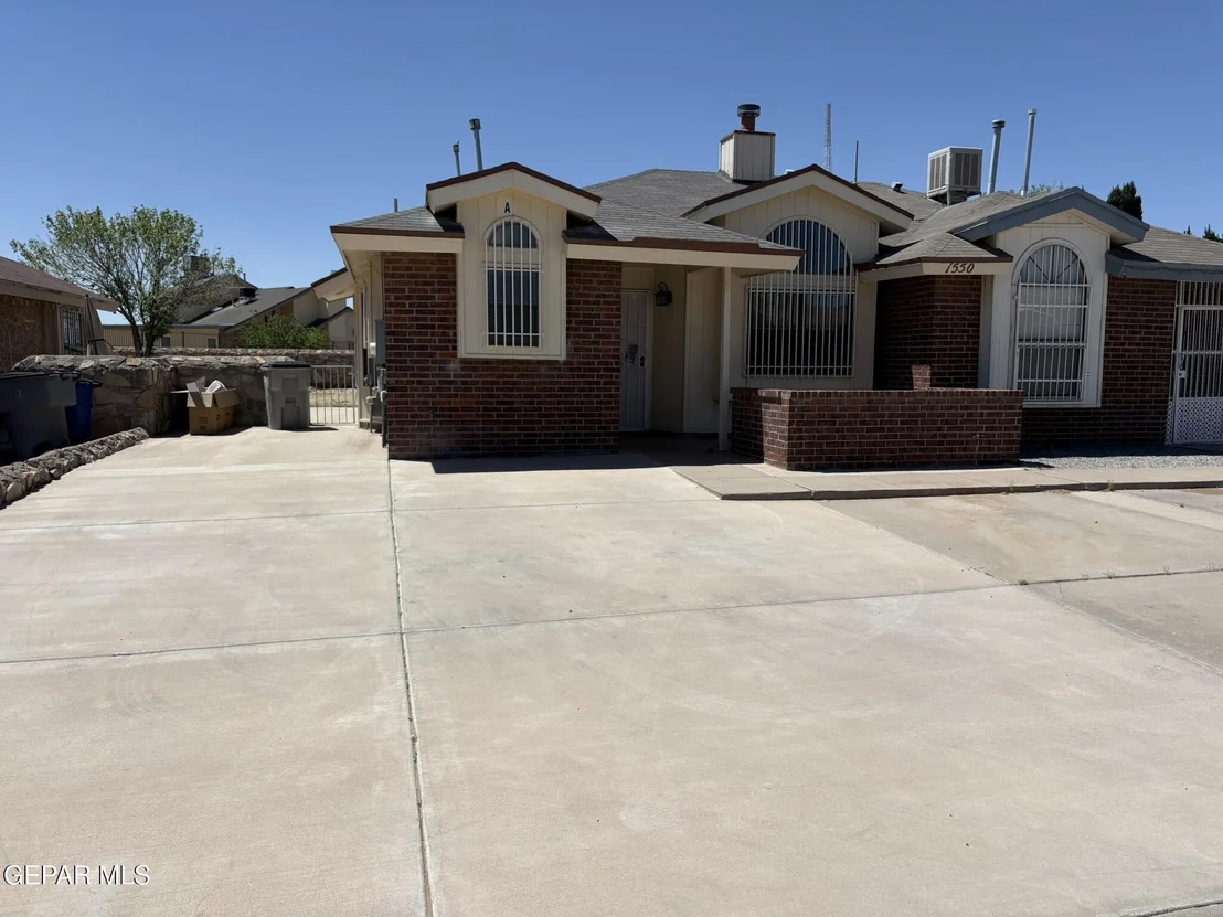 Photo of Unit A at 1550 GREG POWERS Drive
