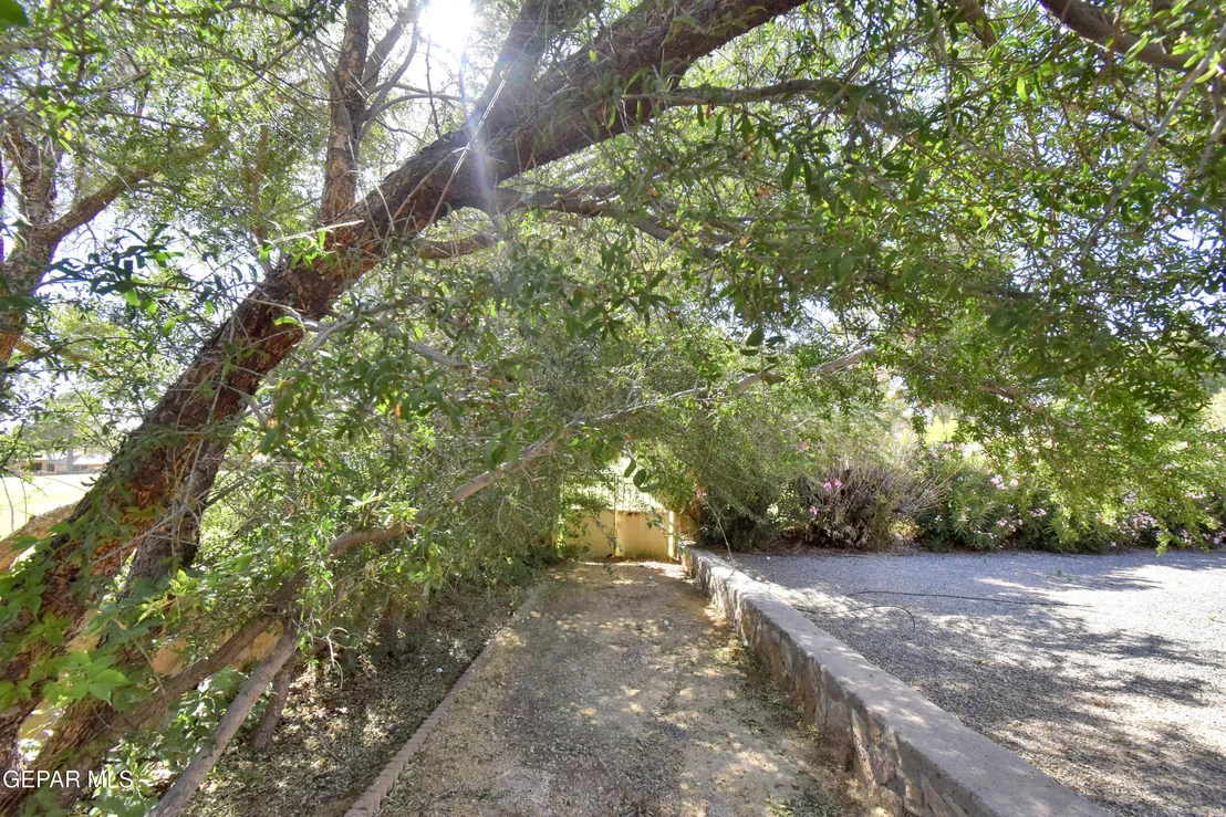 Photo of 849 River Oaks Drive