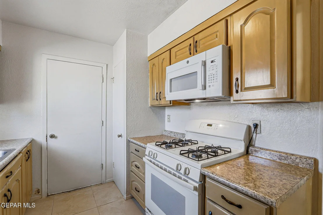 Photo of 8400 FURMAN Place