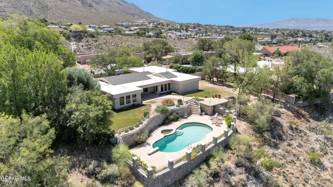 Photo of 913 THUNDERBIRD Drive
