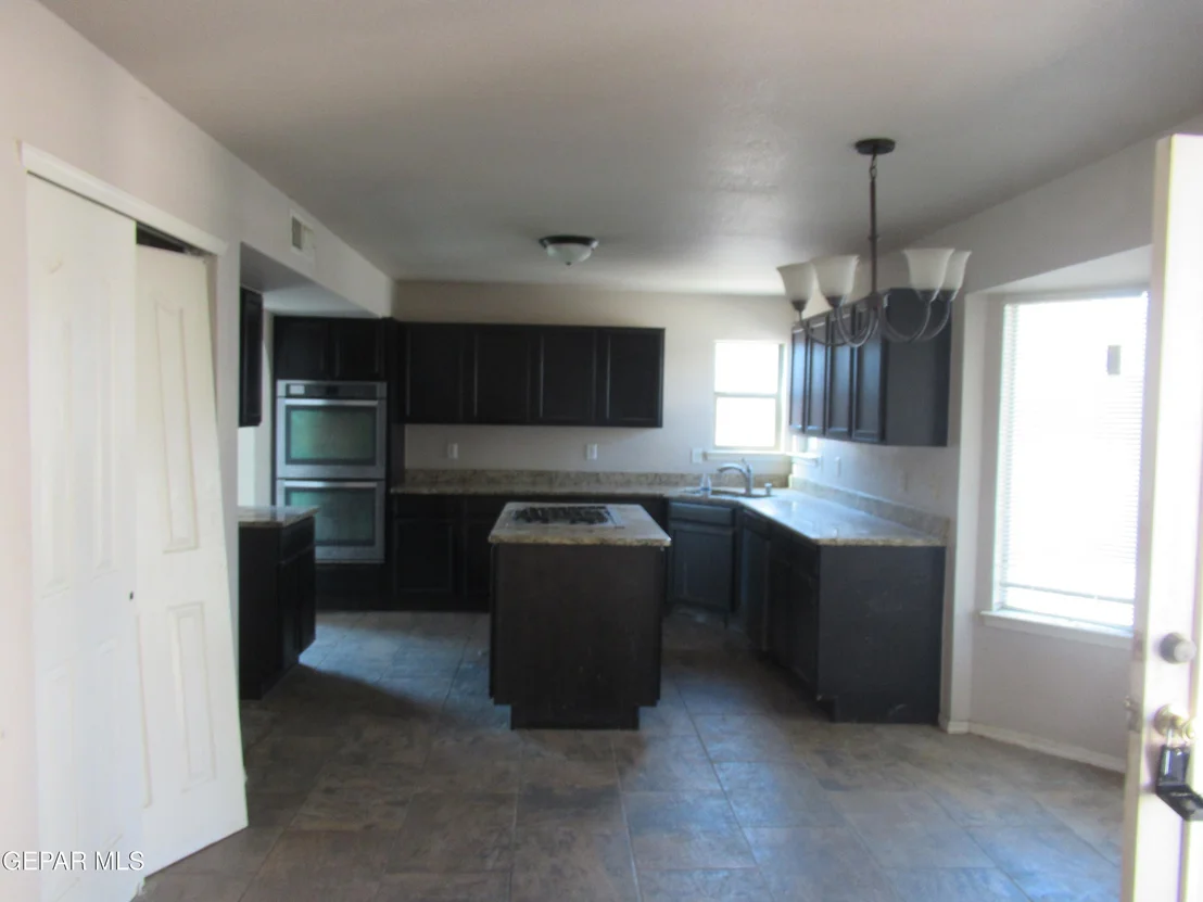 Photo of 1321 SUN KING Street