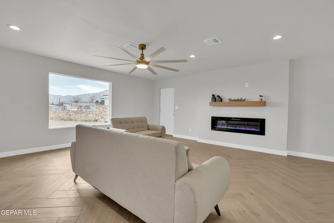 Photo of 9524 RALEIGH Drive