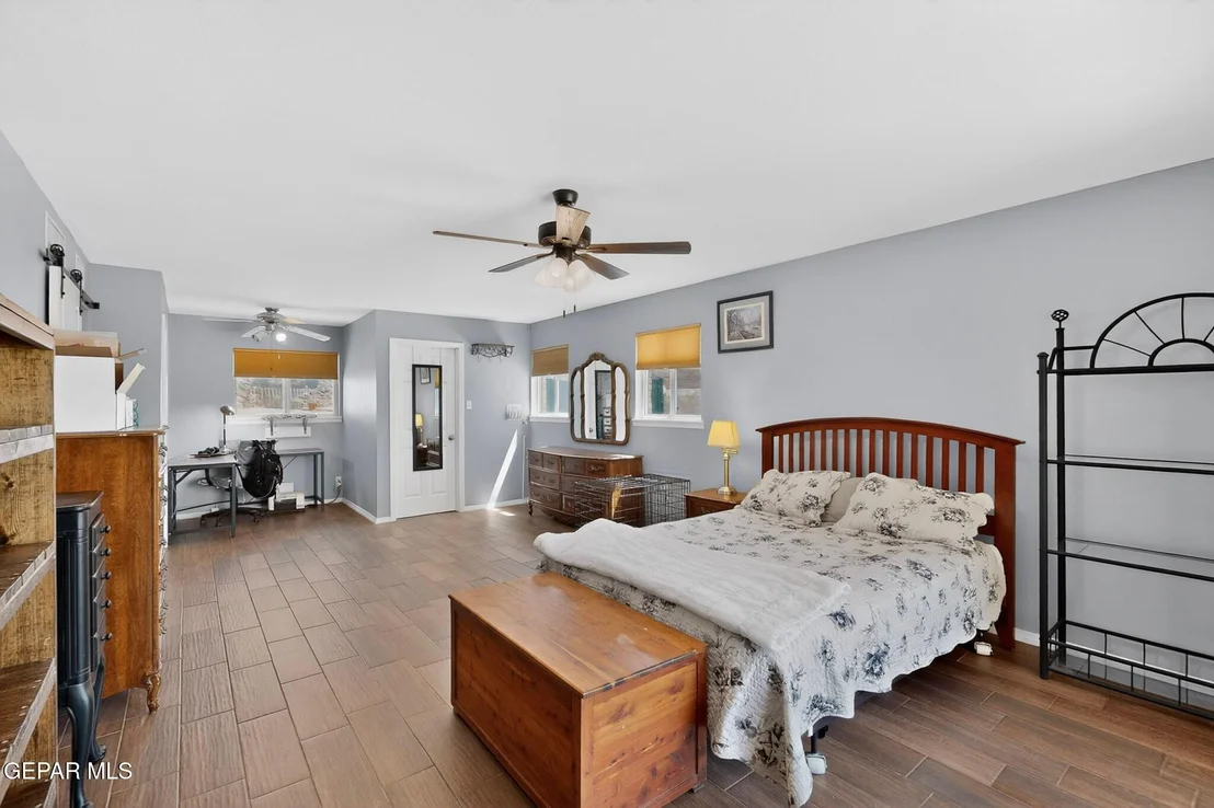 Photo of 537 RIDGEMONT Drive
