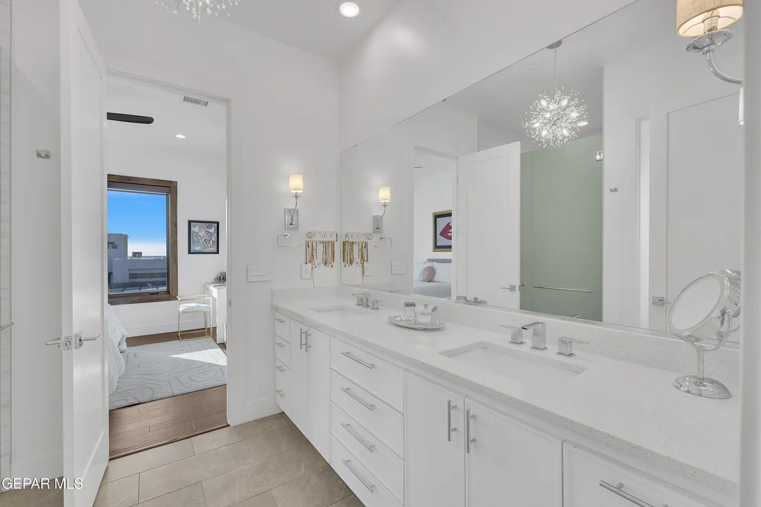 Photo of 386 ROCKY POINTE Drive