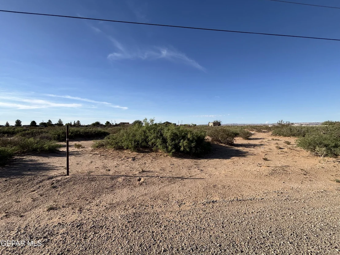 Photo of 15261 Tungsten Road