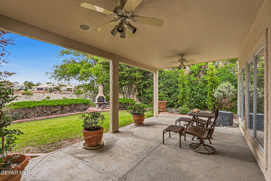 Photo of 1013 LOS JARDINES Circle