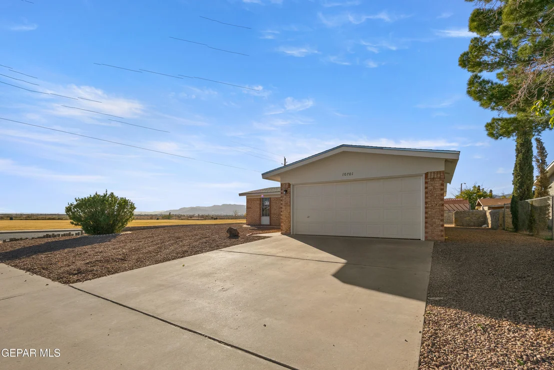 Photo of 10701 OPALSTONE Street