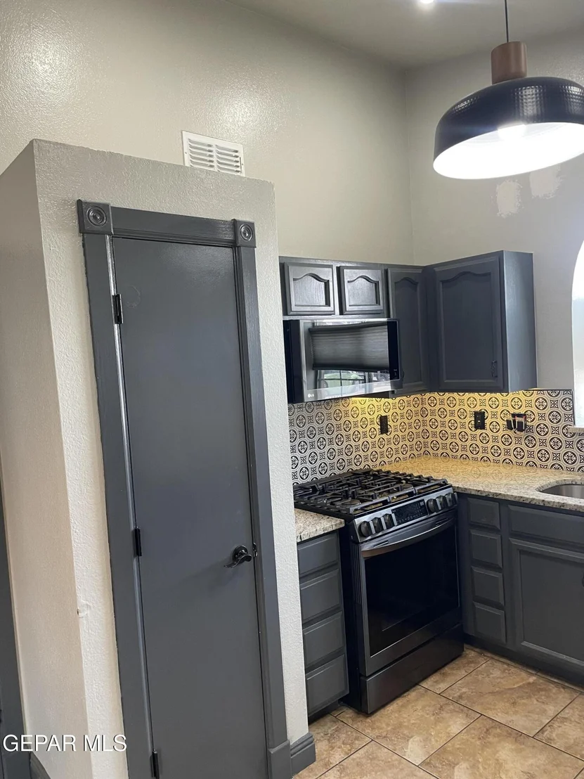 Photo of 472 Valle Suave Drive