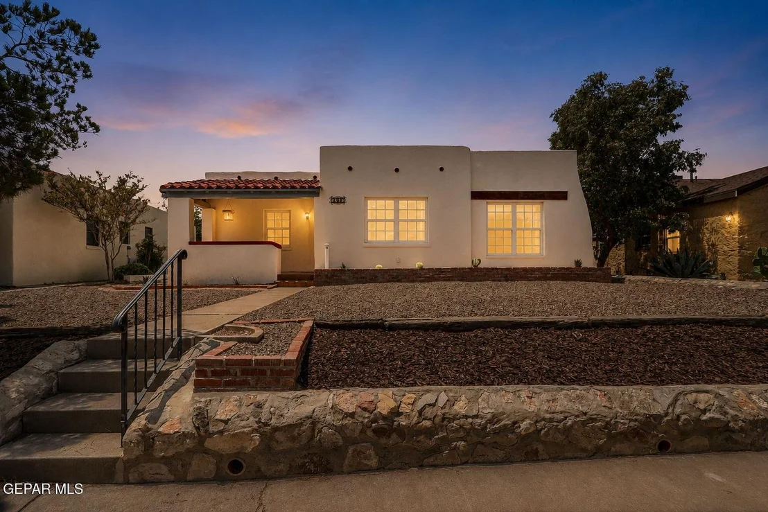 Photo of 2037 CRESCENT Circle