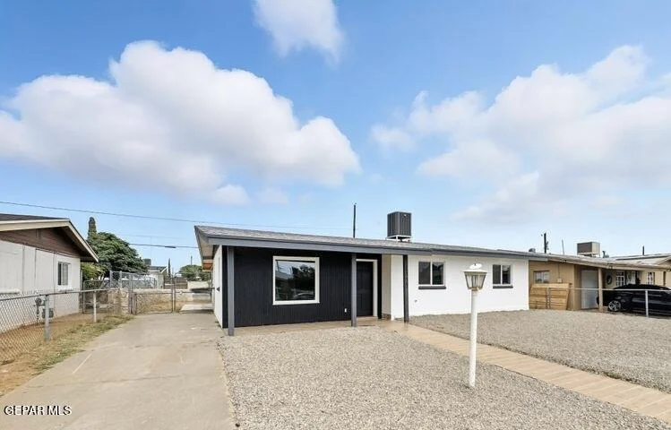 Photo of 5117 PEACOCK Lane