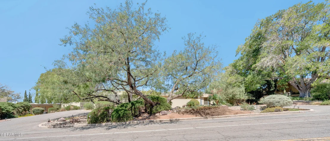 Photo of 913 THUNDERBIRD Drive