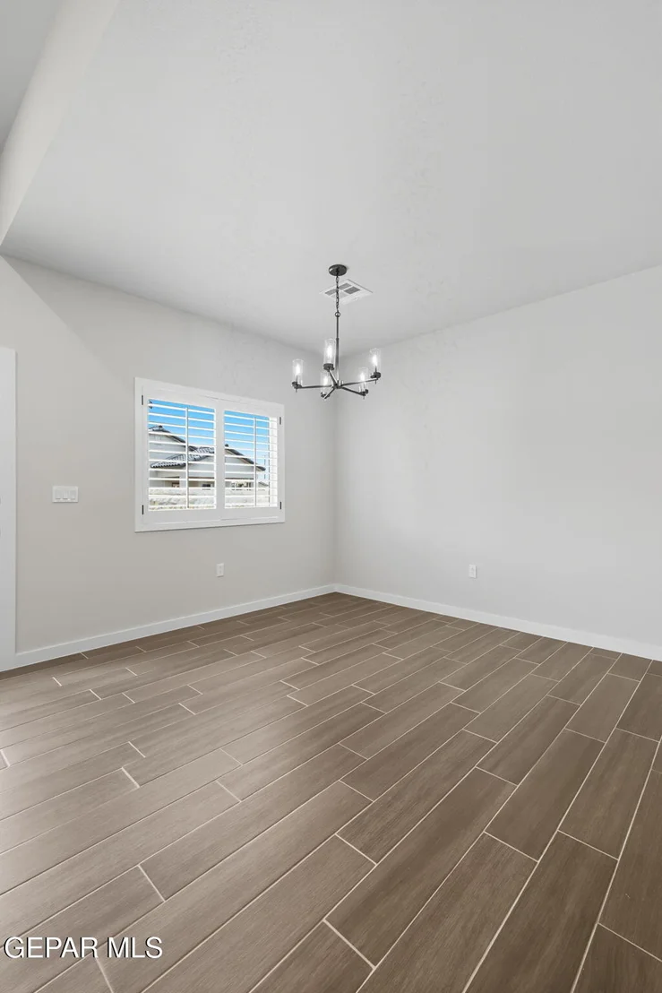 Photo of 925 Nayland Place