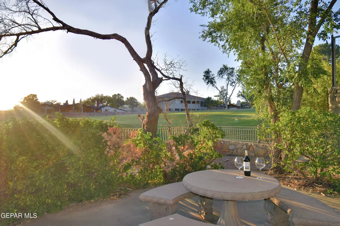 Photo of 849 River Oaks Drive