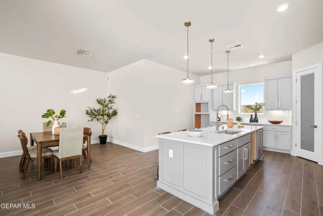 Photo of 808 Fairford Place