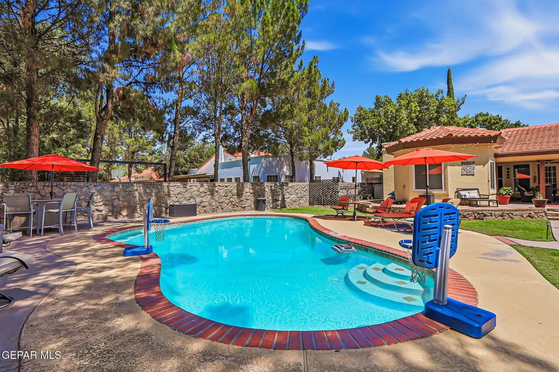 Photo of 716 Willow Glen Drive