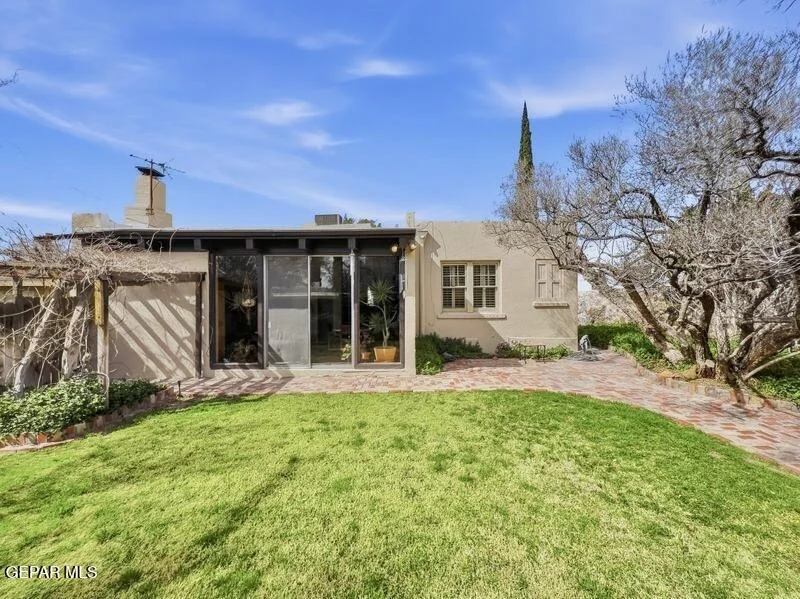 Photo of 520 BLACKER Avenue