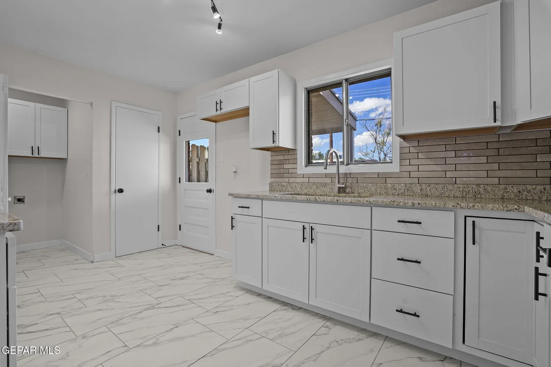 Photo of 4947 AIKEN Lane