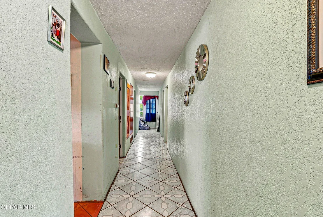 Photo of 1178 YANN Road