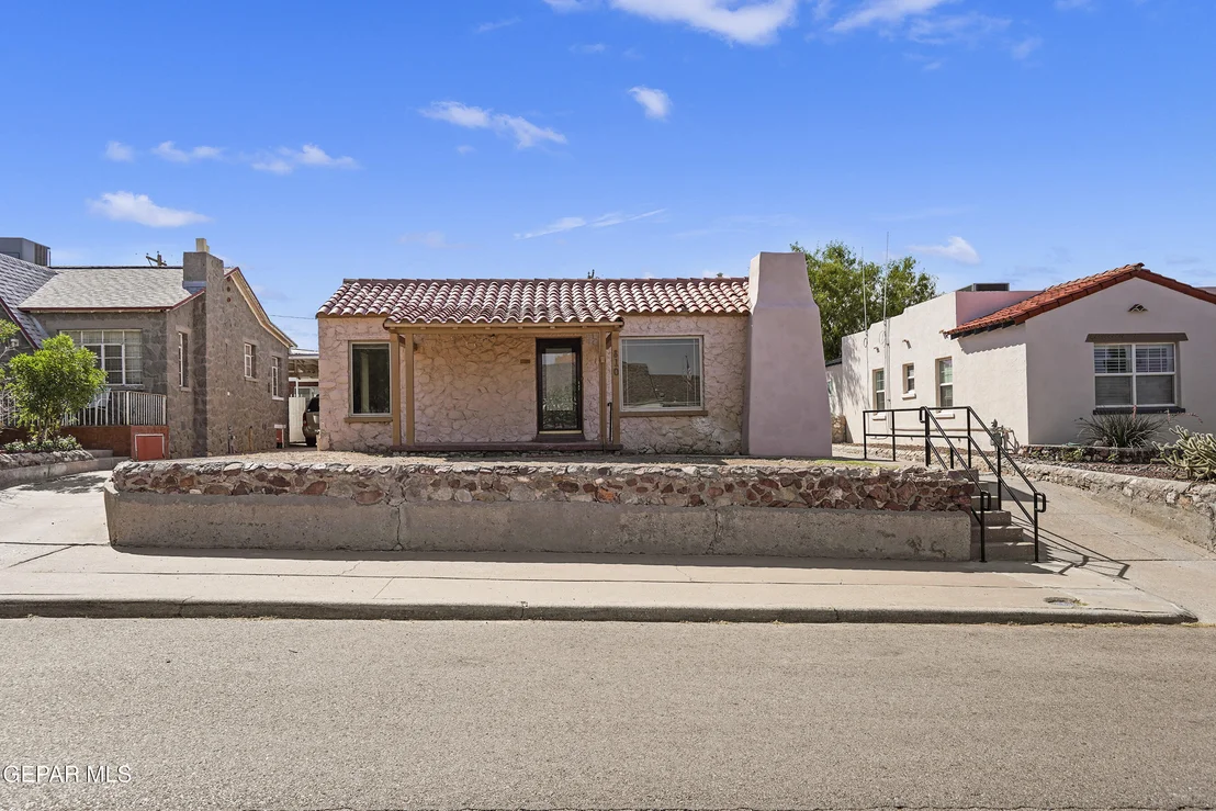Photo of 810 MESITA Drive