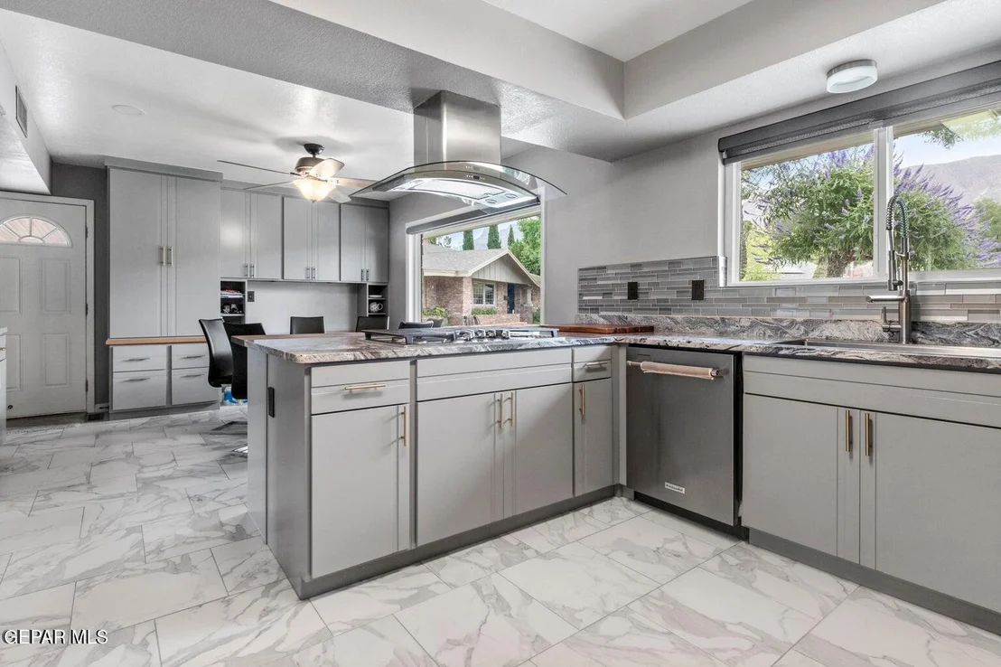 Photo of 409 SPRINGHILL Circle