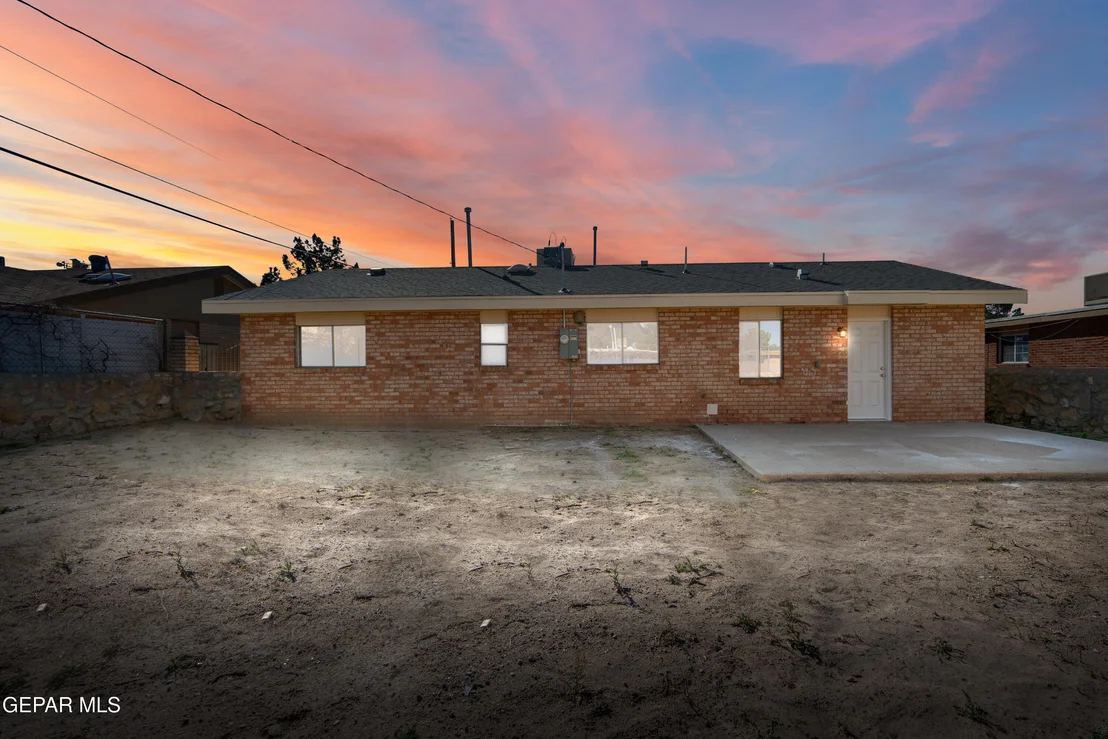 Photo of 276 ROMERIA Drive