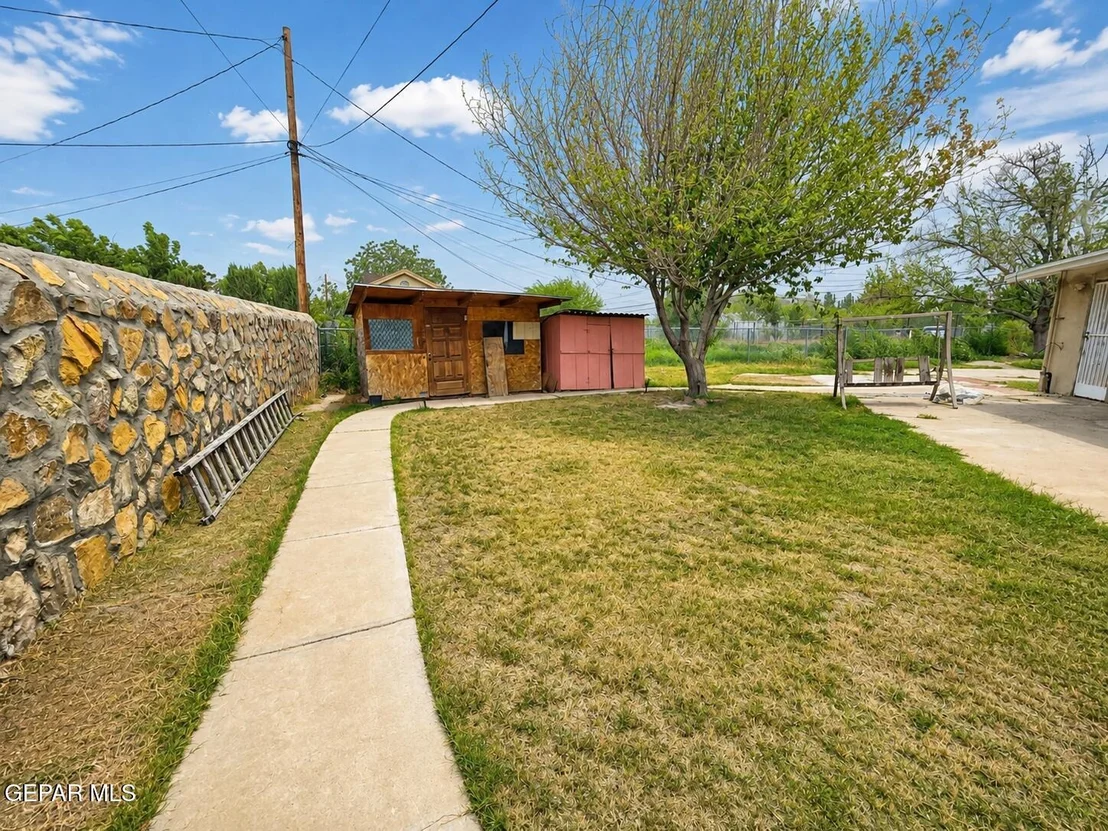 Photo of 305 MCCUNE Road