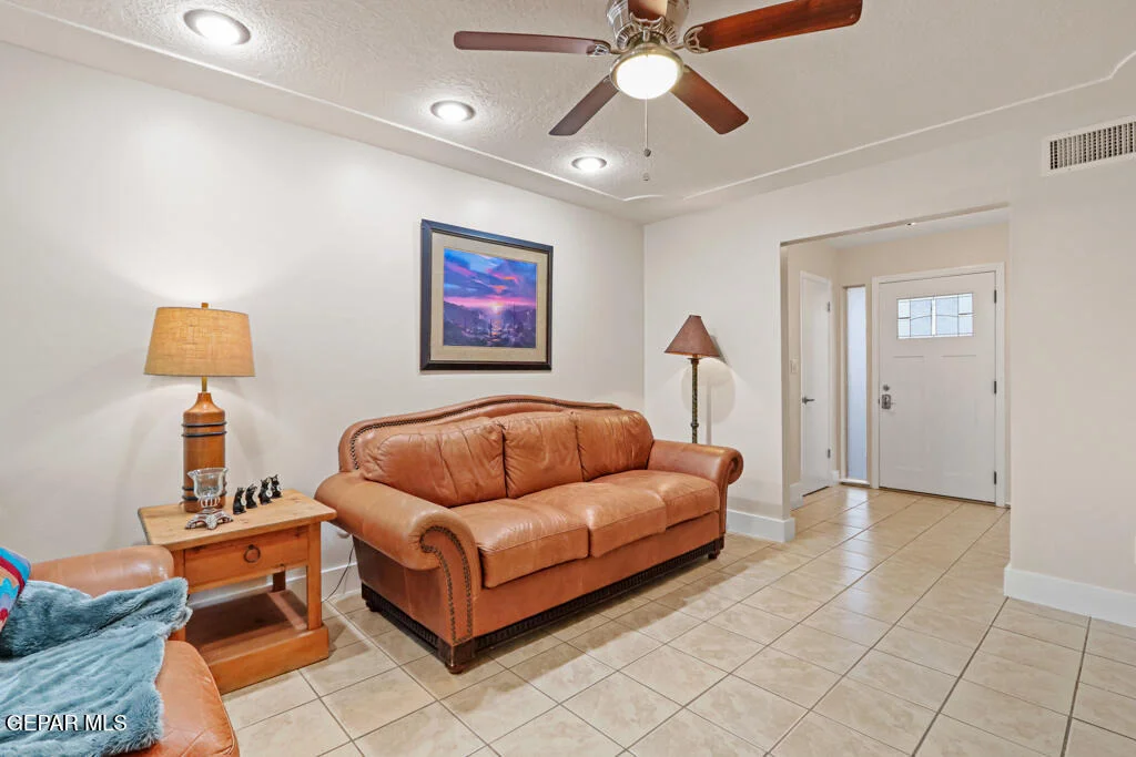 Photo of 10053 Foothill Drive