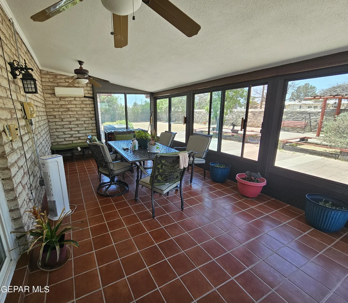 Photo of 800 N G Avenue N