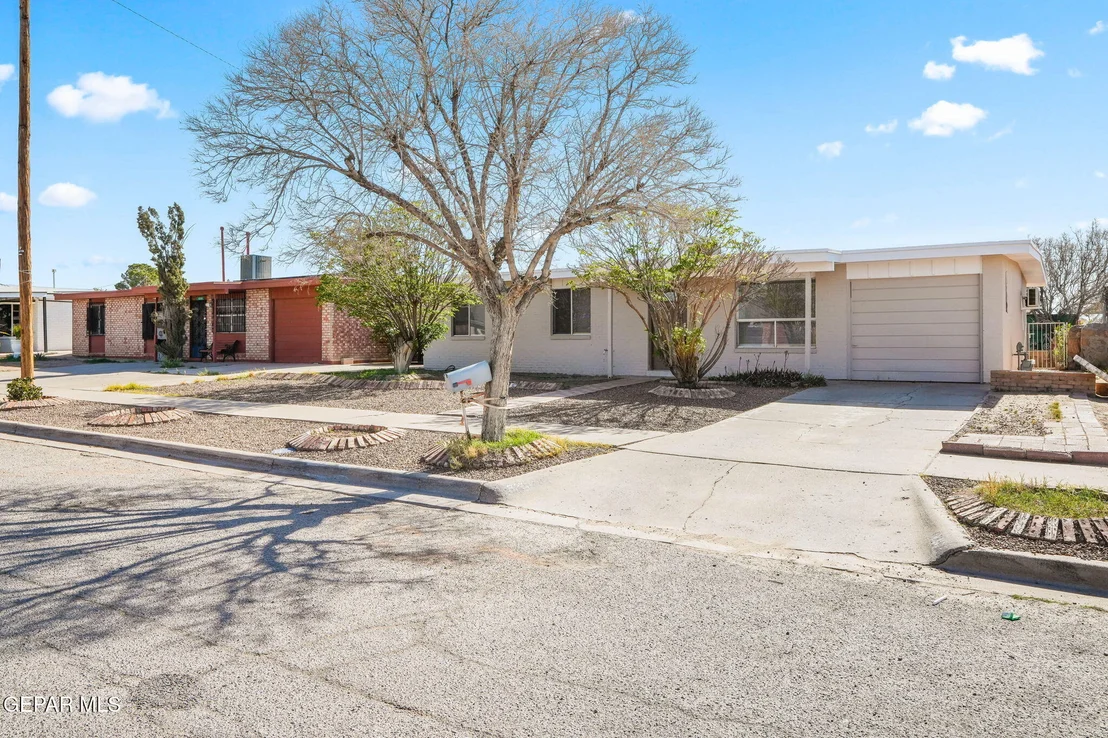 Photo of 8282 VALLE PLACIDO Drive