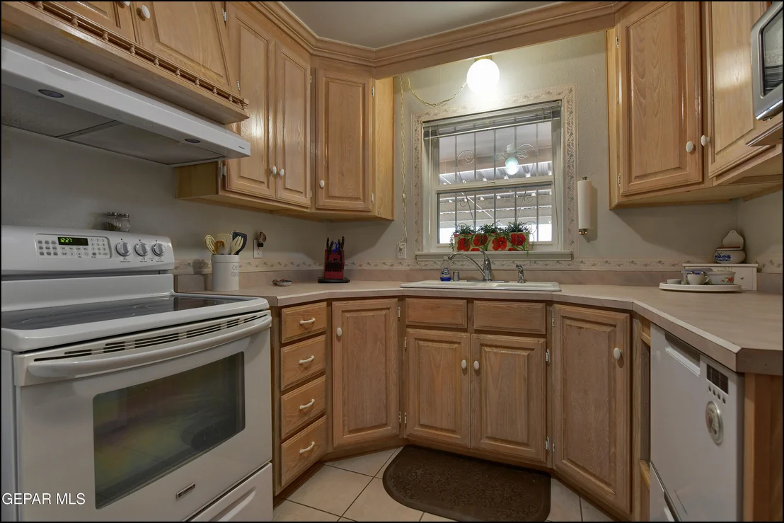 Photo of 9541 WAVERLY Drive