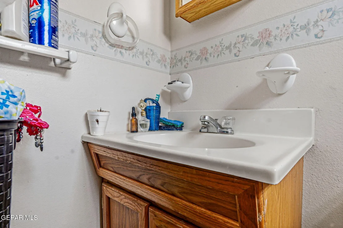 Photo of 5448 Edmonton Avenue