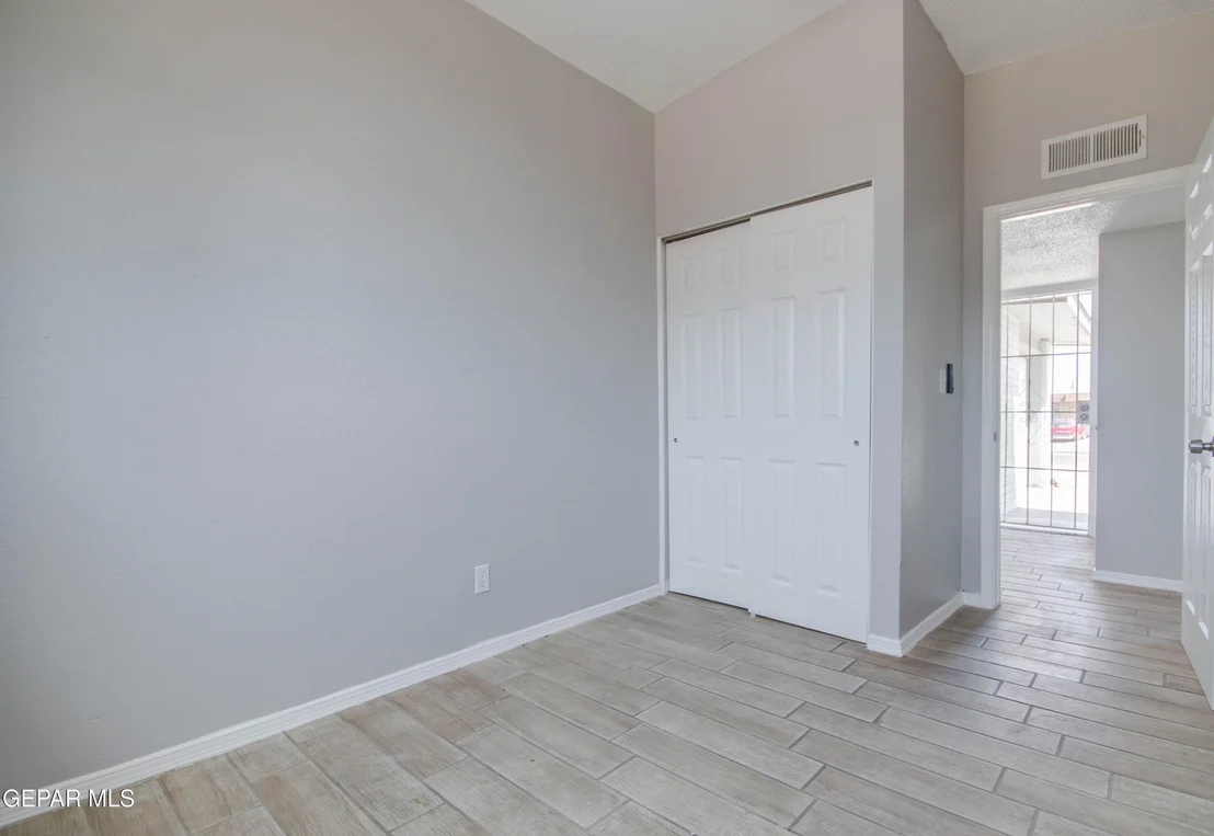 Photo of 6012 SINCLAIR Street