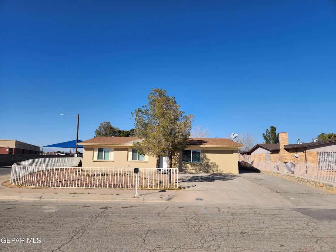 Photo of 901 CARLOTTA Drive
