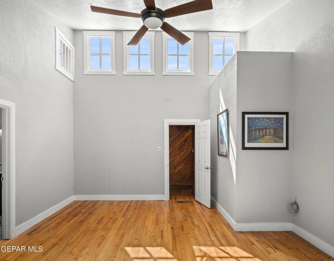 Photo of 515 GREGORY Avenue